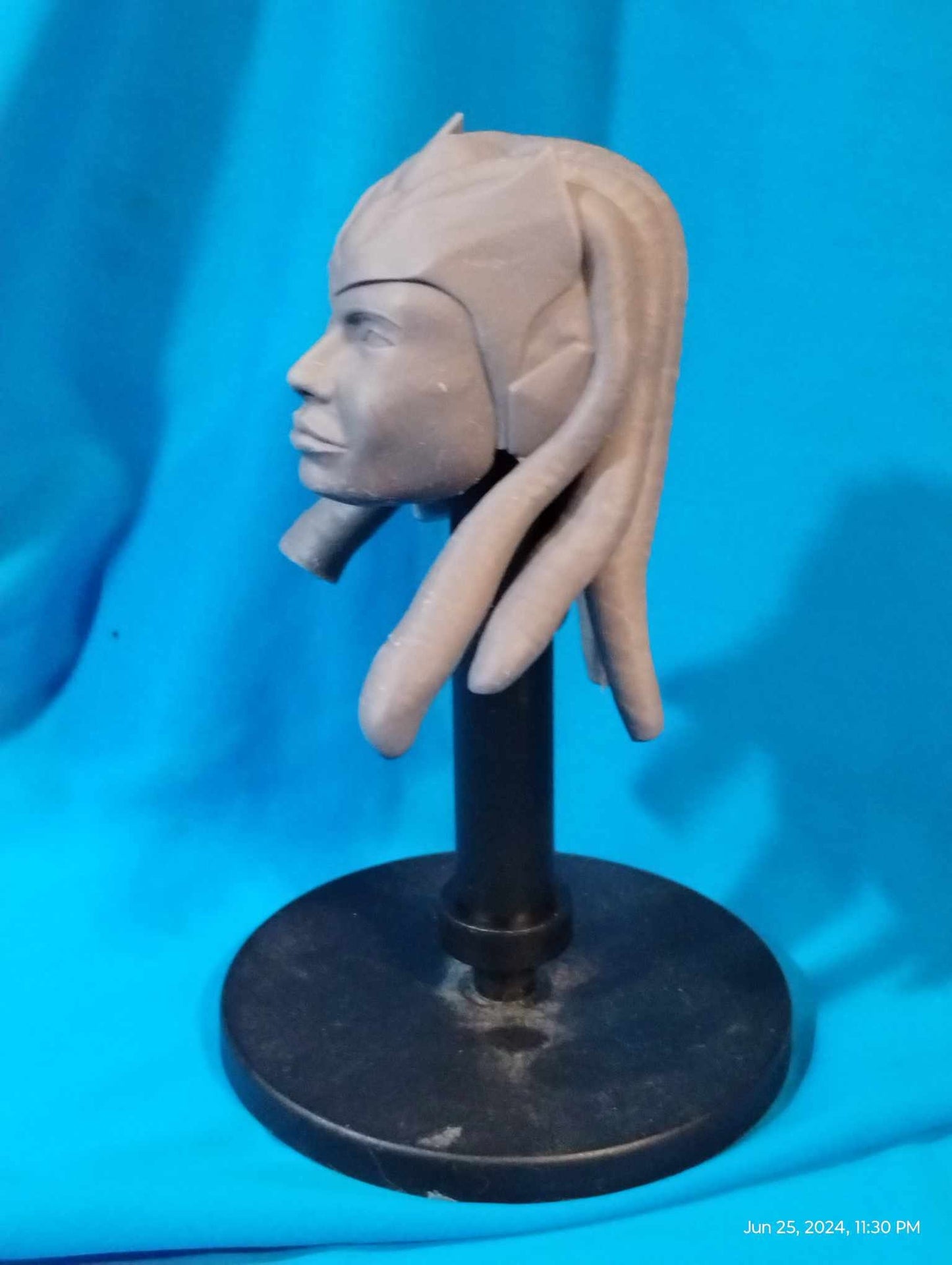 1/6 Ty Yorrick Jedi Head Sculpt (with saber) - Custom Action Figure Accessory - Resin 3D Printed