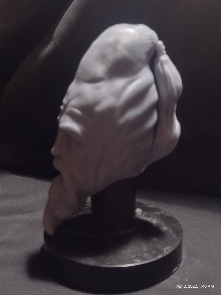 1/6 Ki Adi Mundi Head Sculpt (with saber) v1 - Custom Action Figure Accessory - Resin 3D Printed